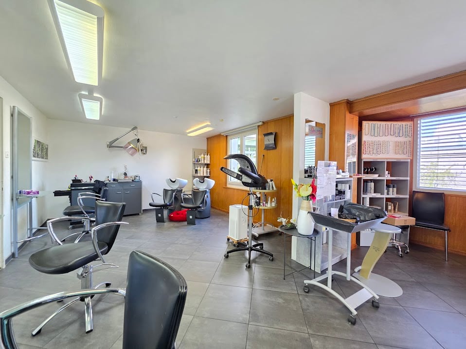 Hairdresser, photo 1 of 10