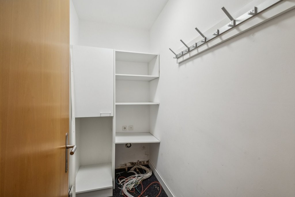 199m² office