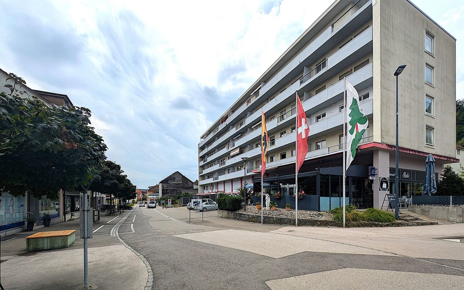 374m² de commerce