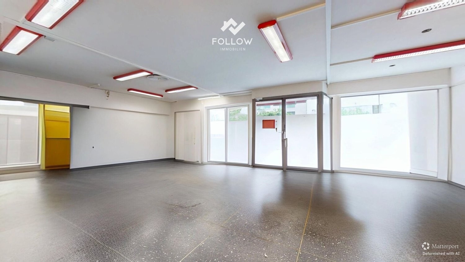 374m² de commerce