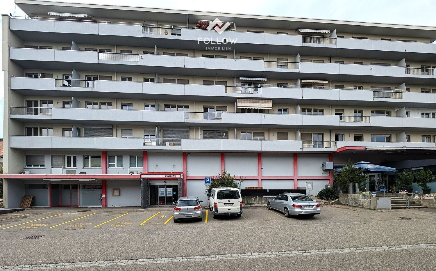 374m² de commerce