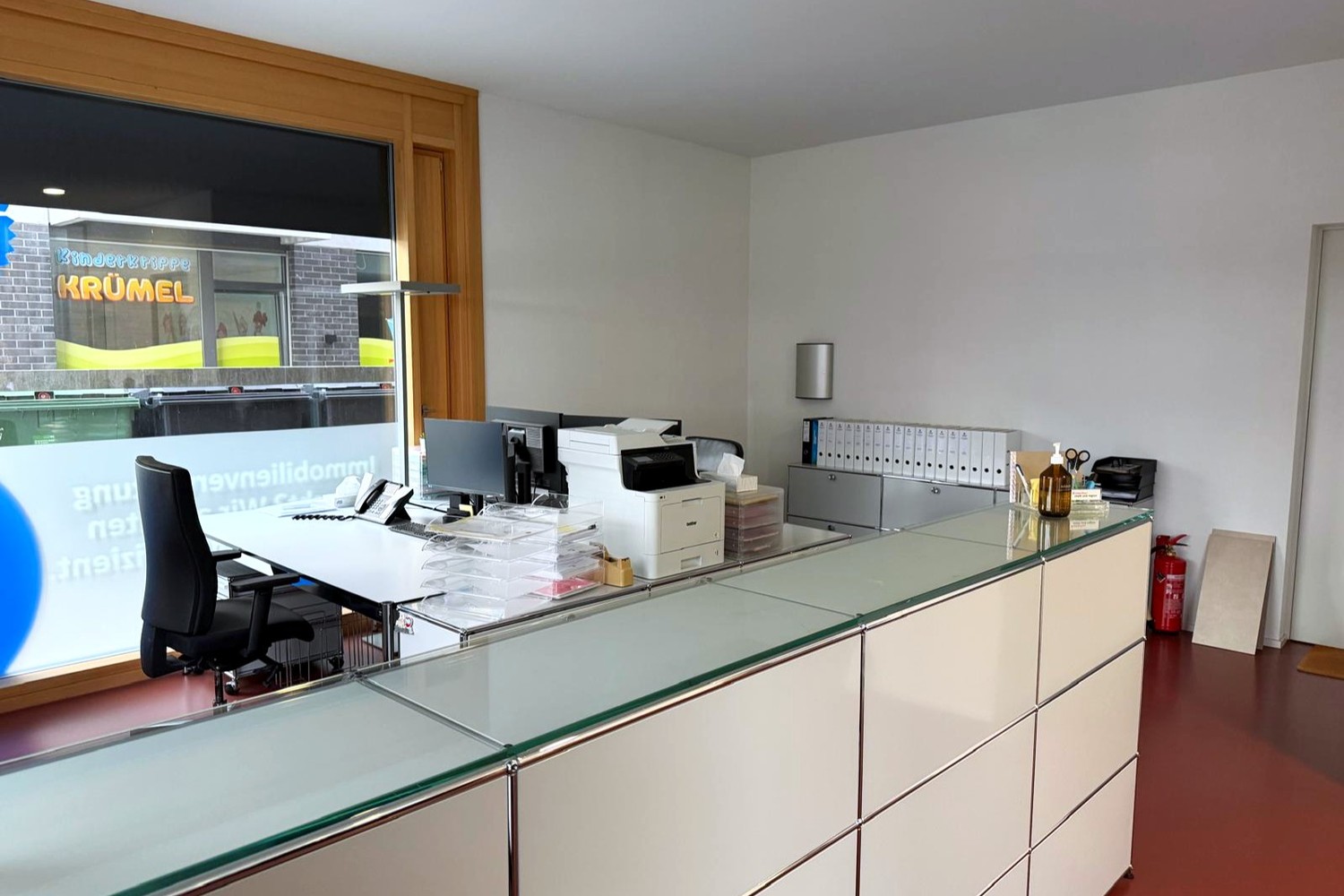 412-585m² office, photo 1 of 9