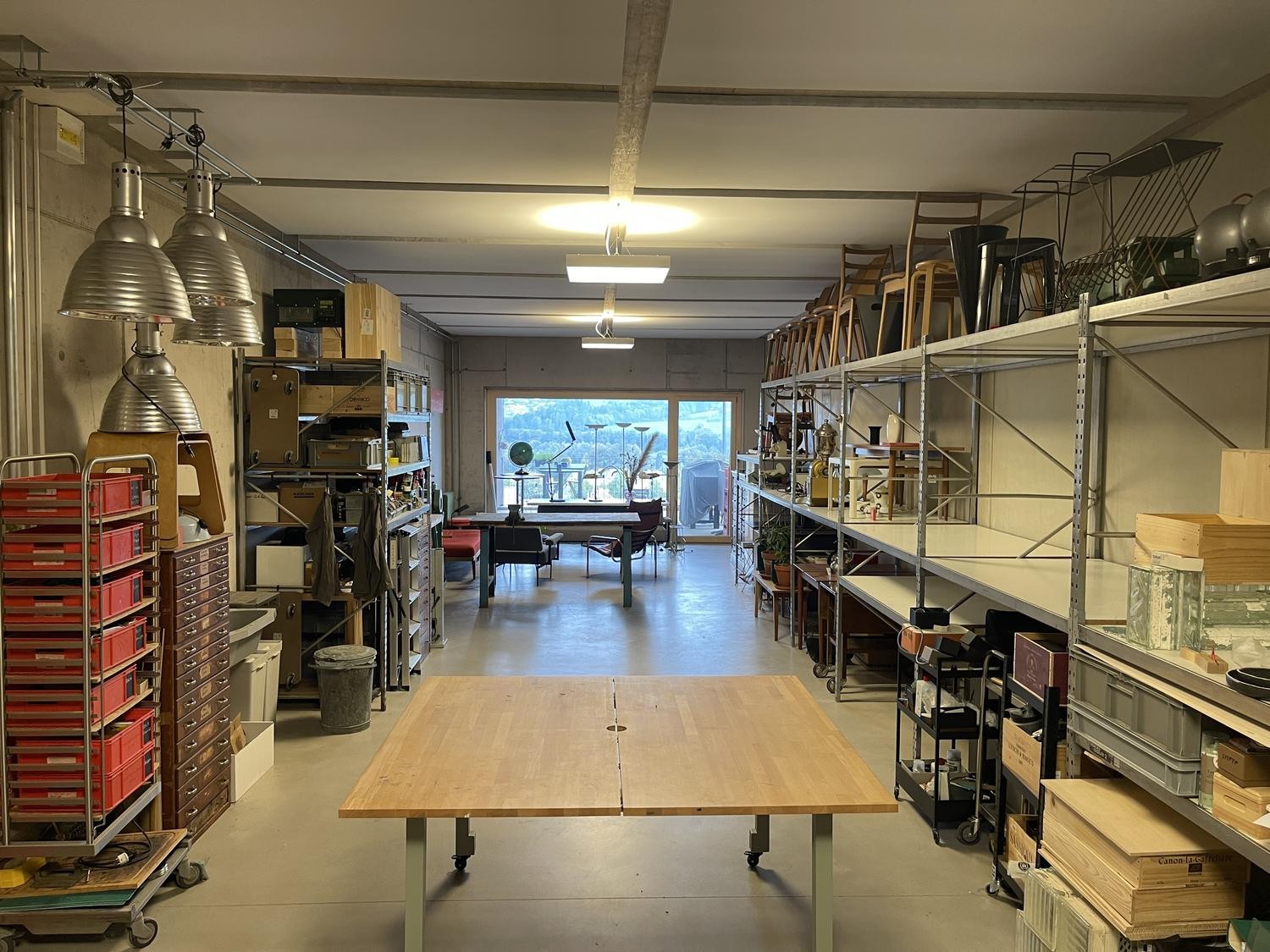 80m² commercial