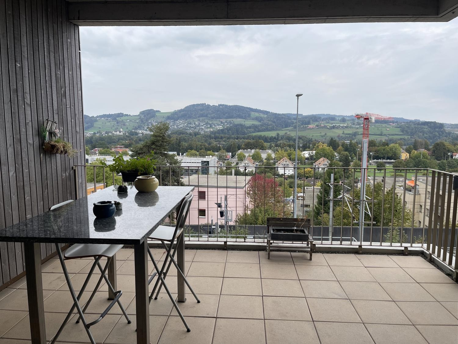80m² commercial