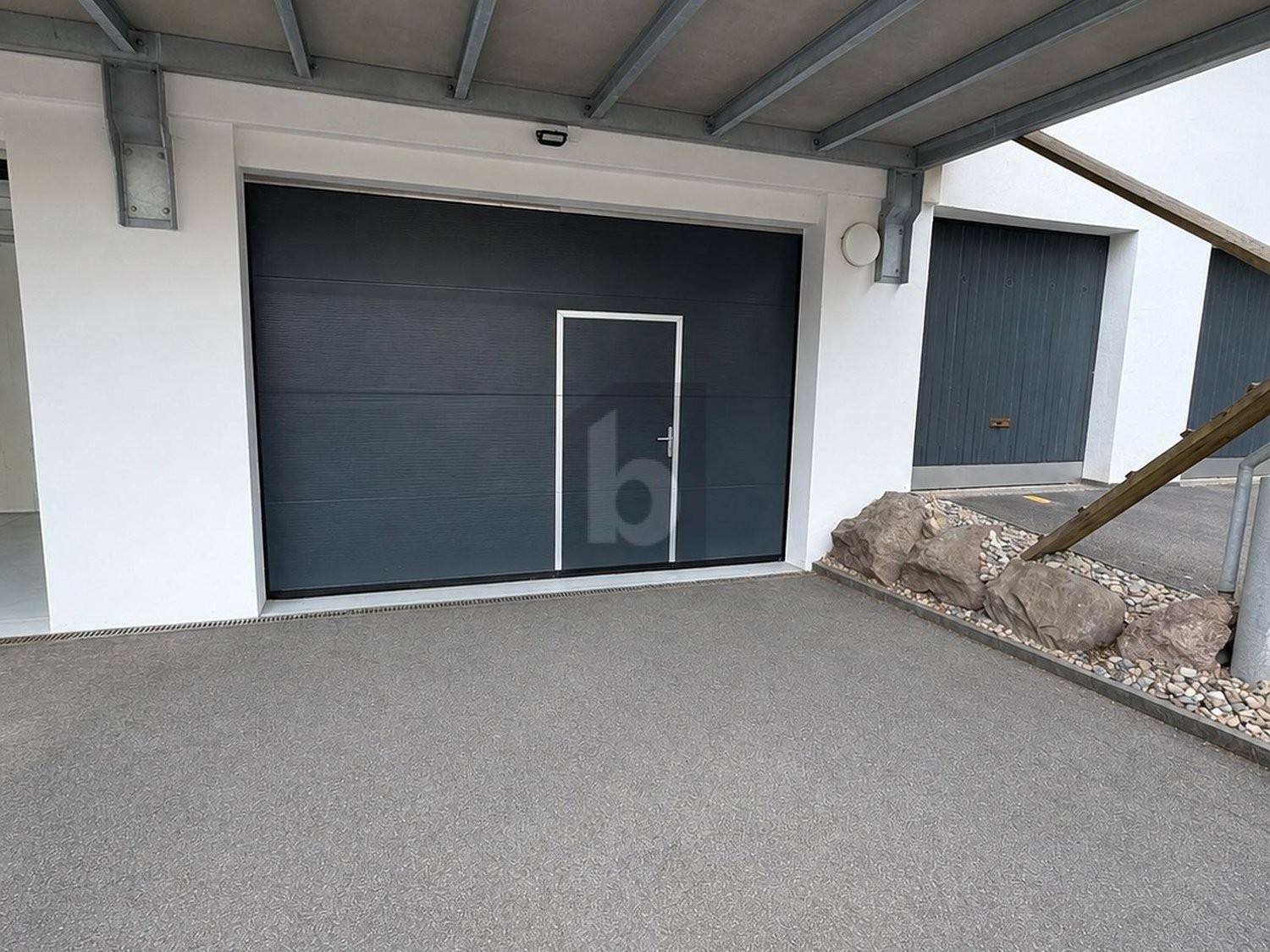 57m² storage room