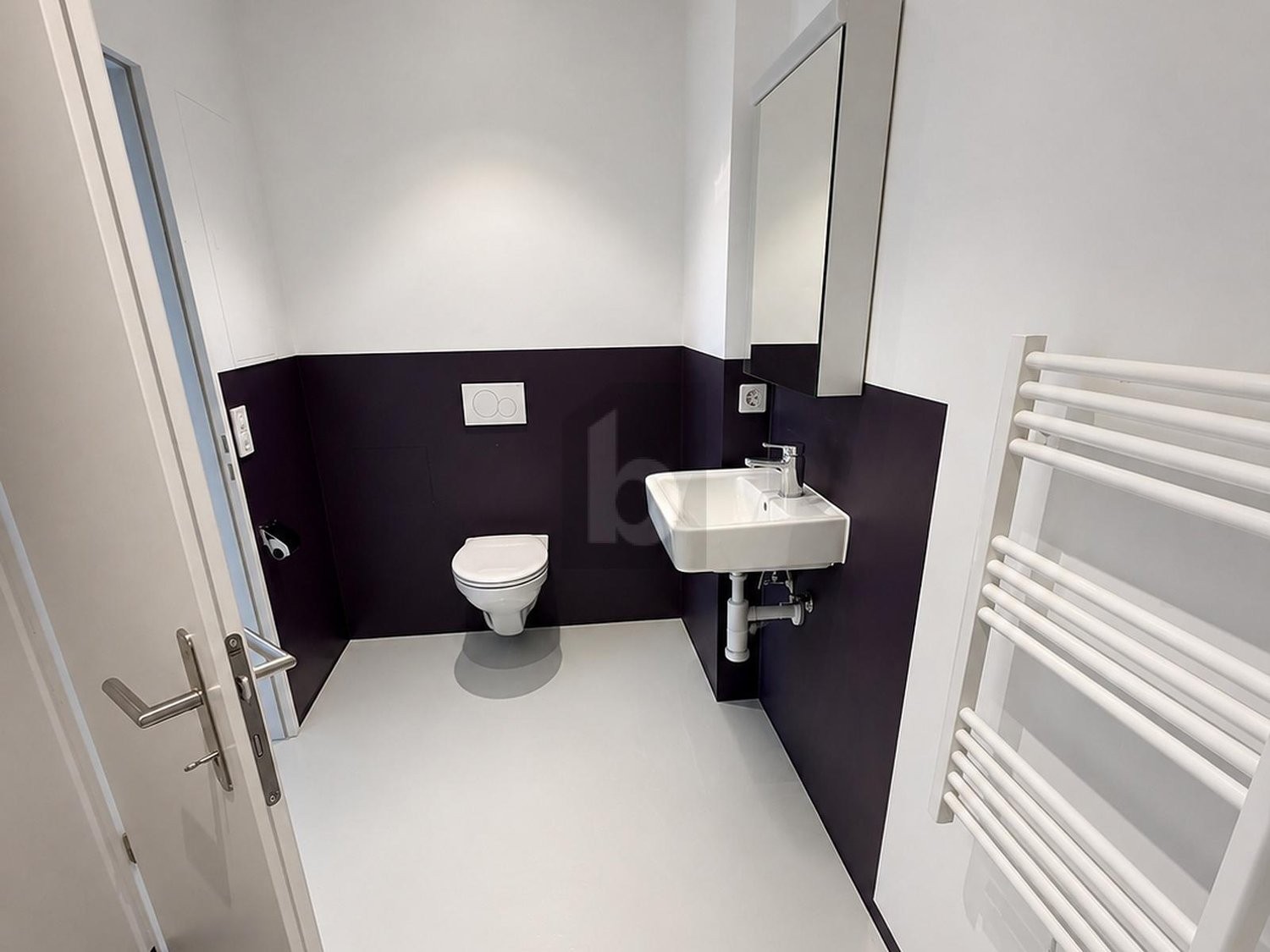 57m² storage room