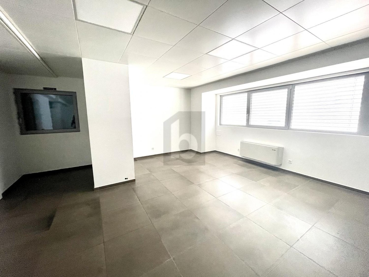 Office, photo 4 of 4