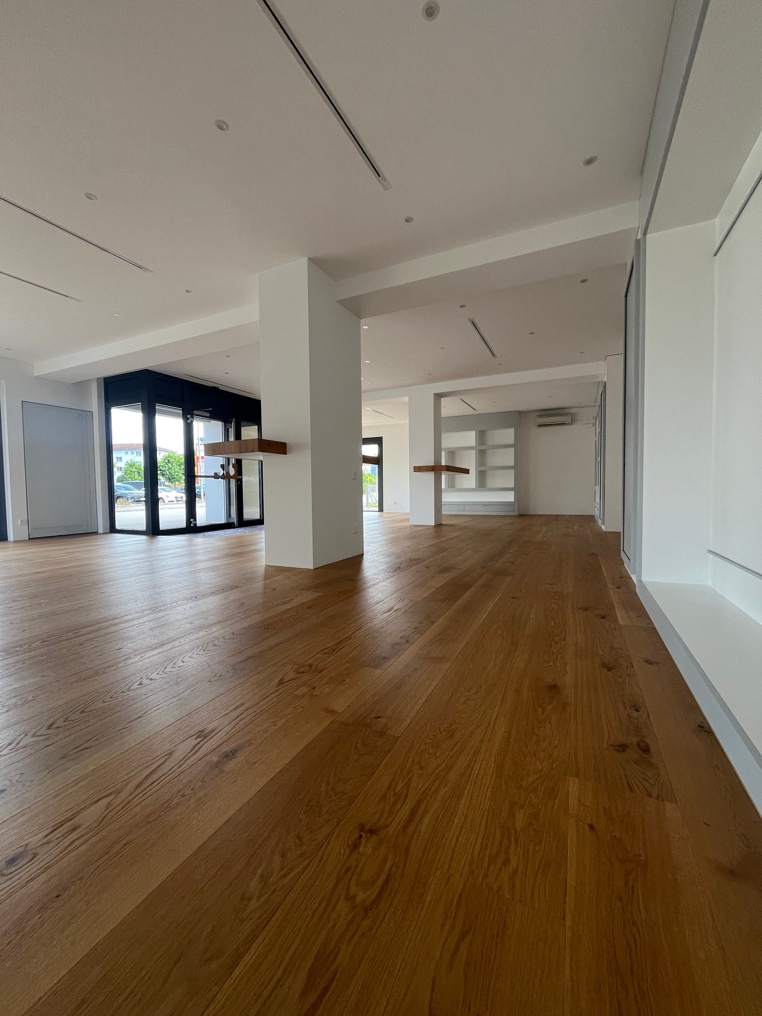 170m² commercial, photo 2 of 6