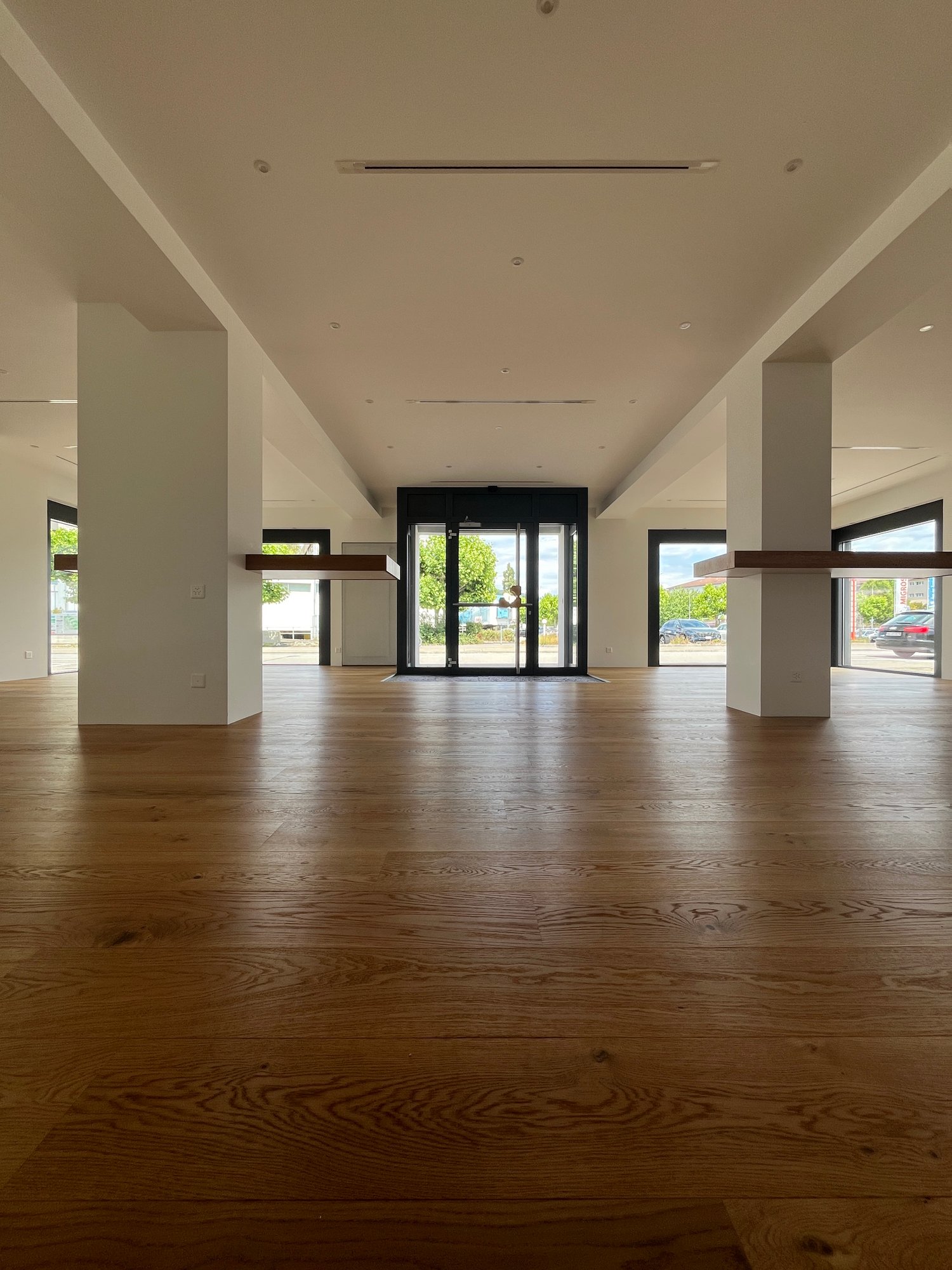 170m² commercial, photo 1 of 6
