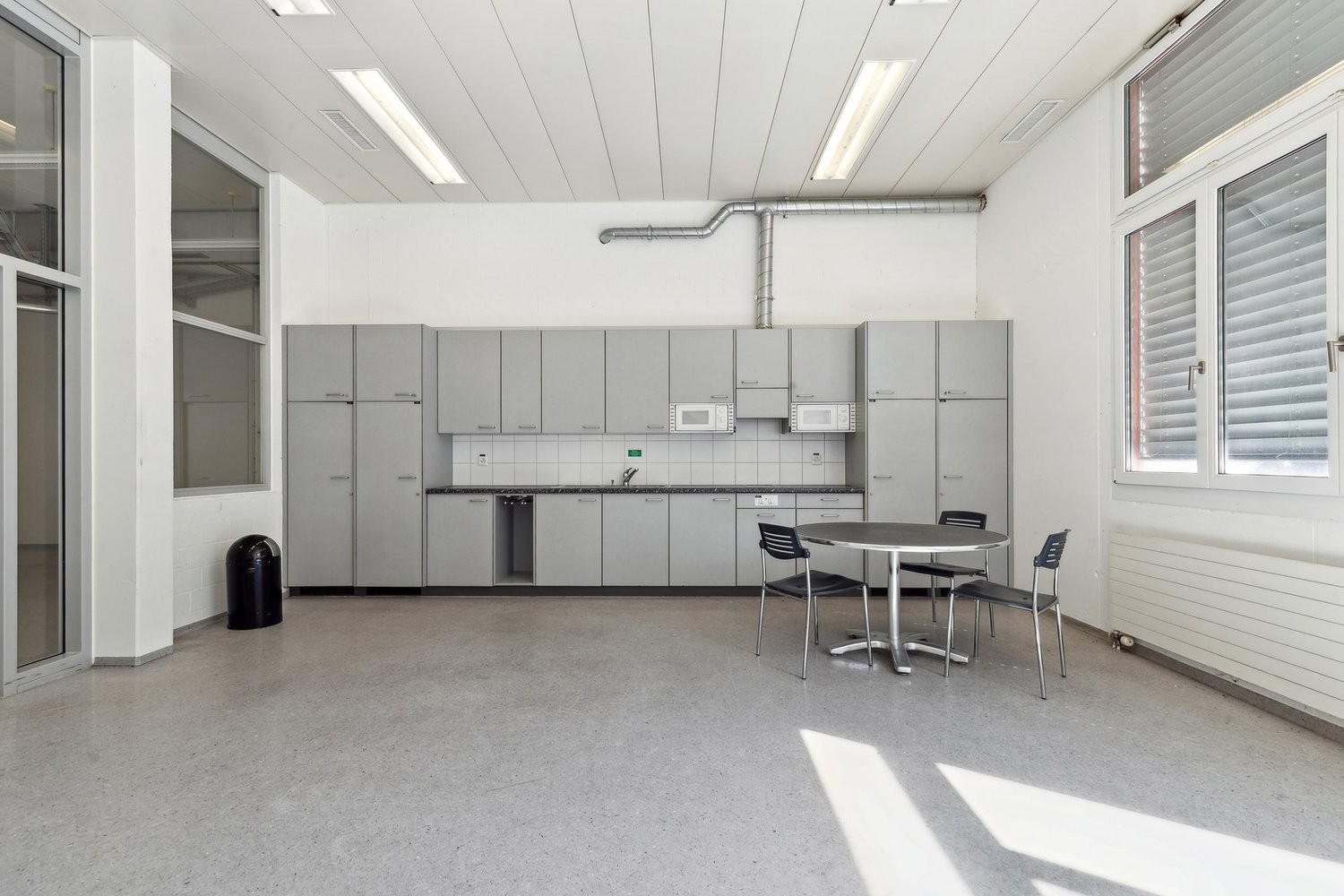 1217m² storage room, photo 9 of 10