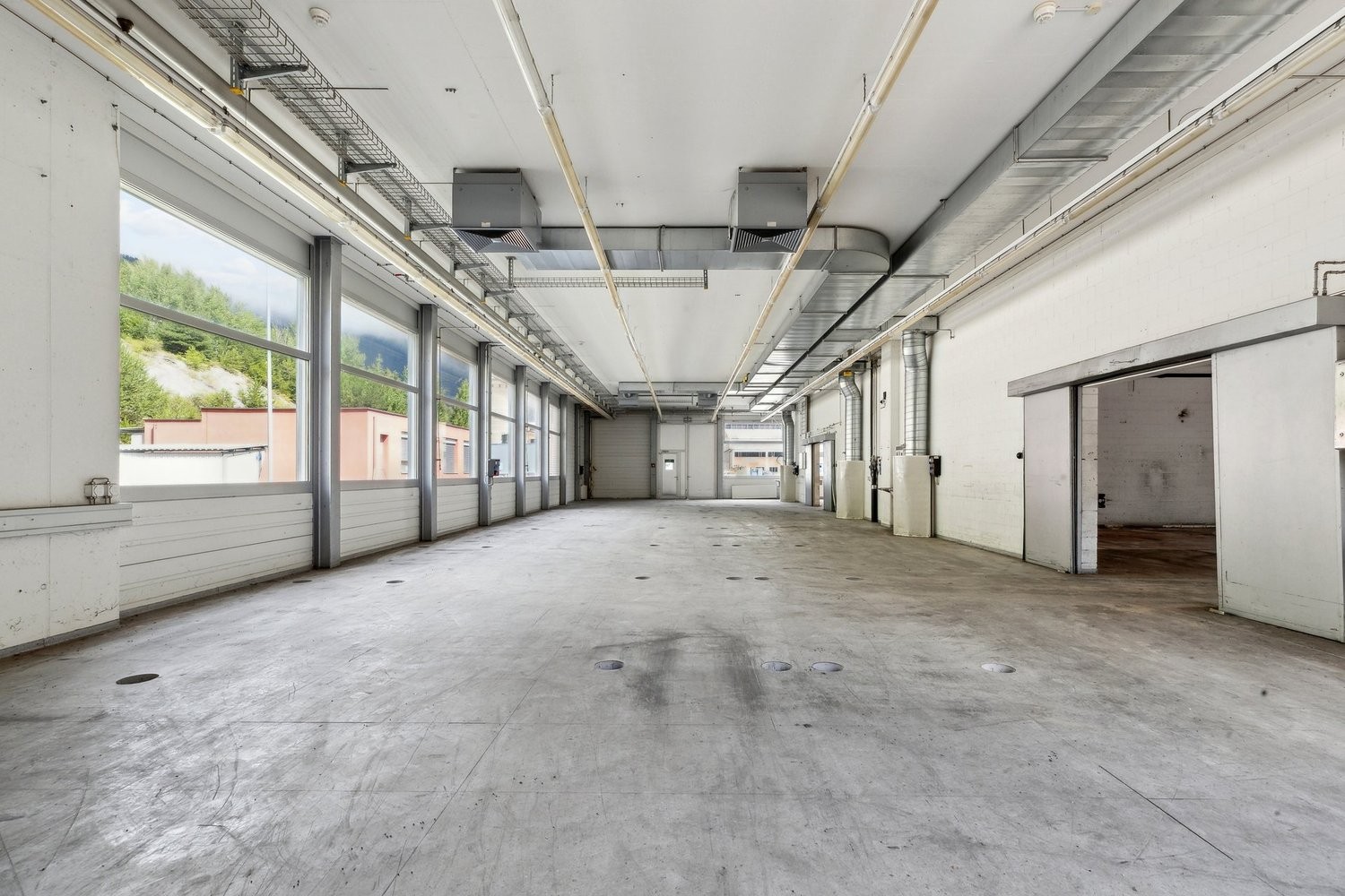 1217m² storage room, photo 5 of 10