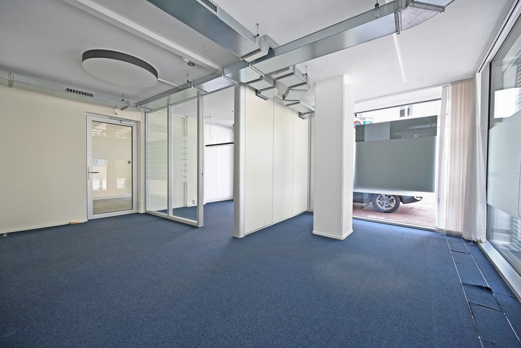 242m² office, photo 2 of 8