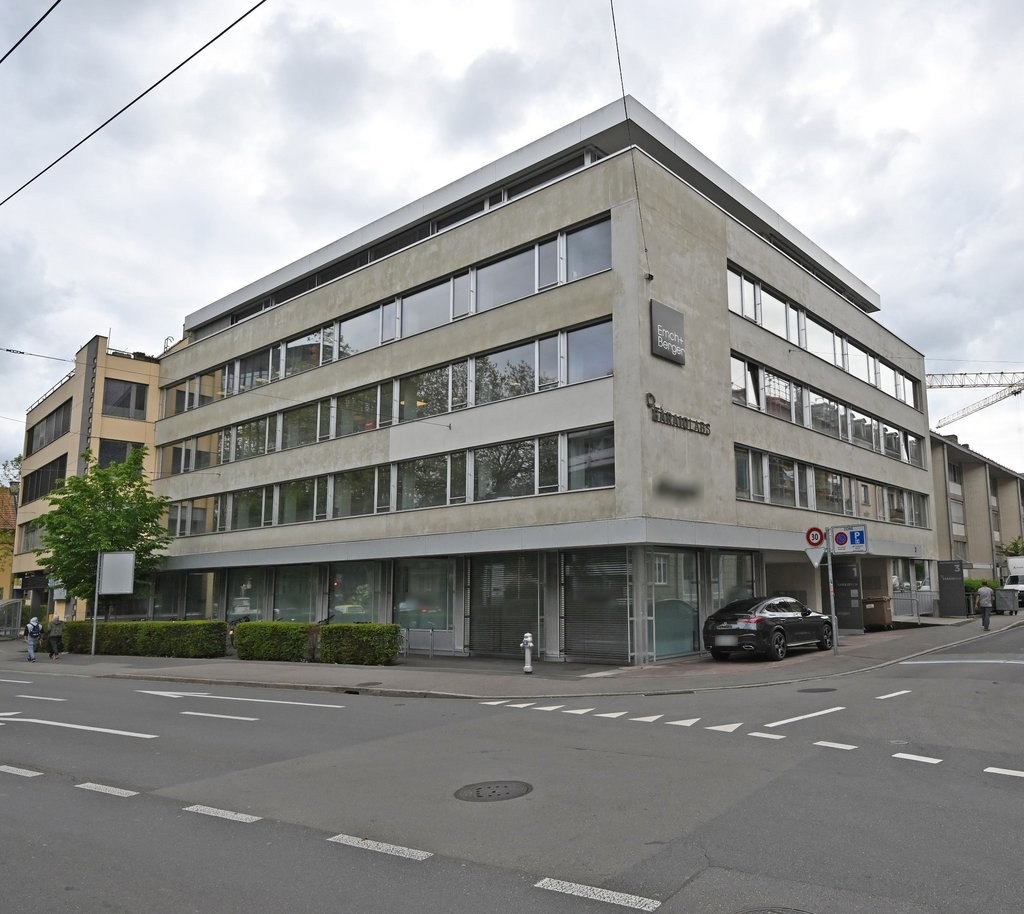 242m² office, photo 1 of 8