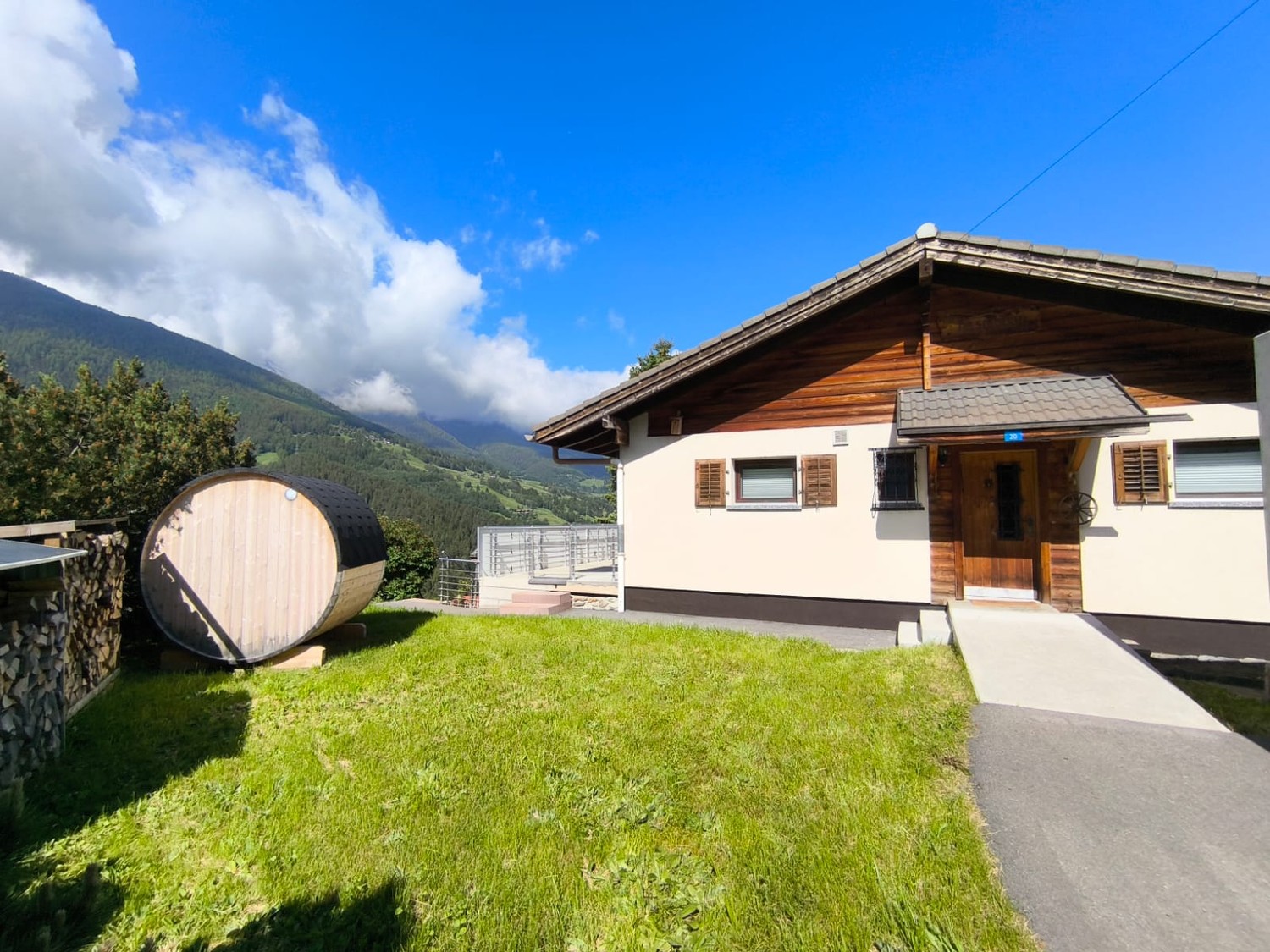 7 pièces maison individuelle, photo 3 sur 9