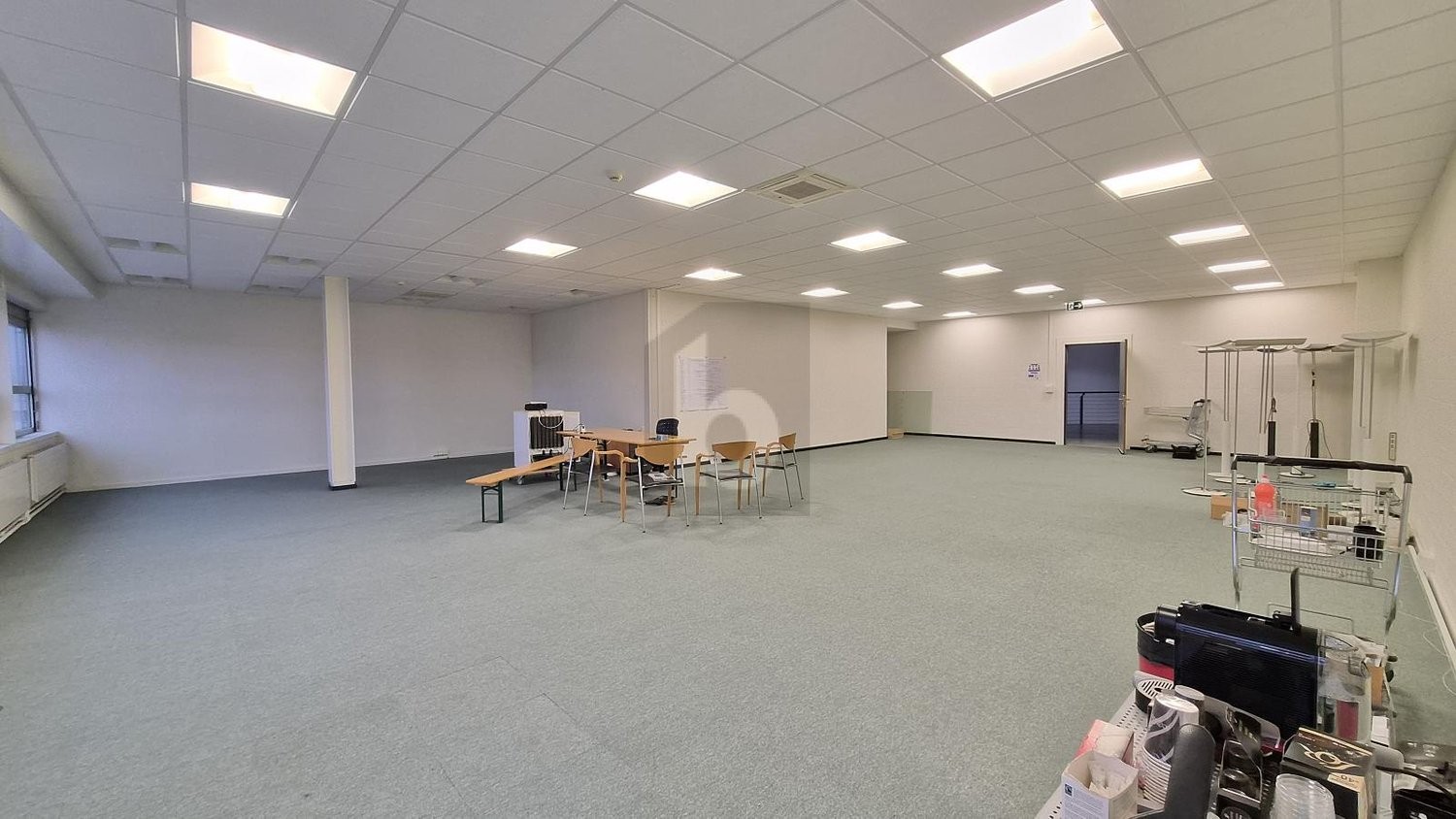 152m² office, photo 1 of 4