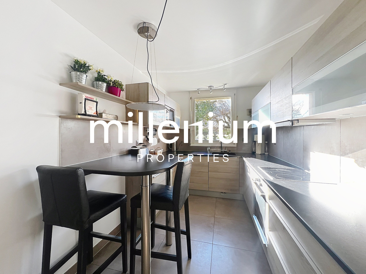 6 rooms furnished flat