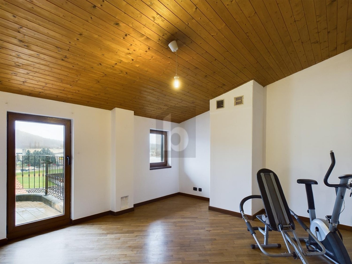 11 rooms multi family house, photo 1 of 4