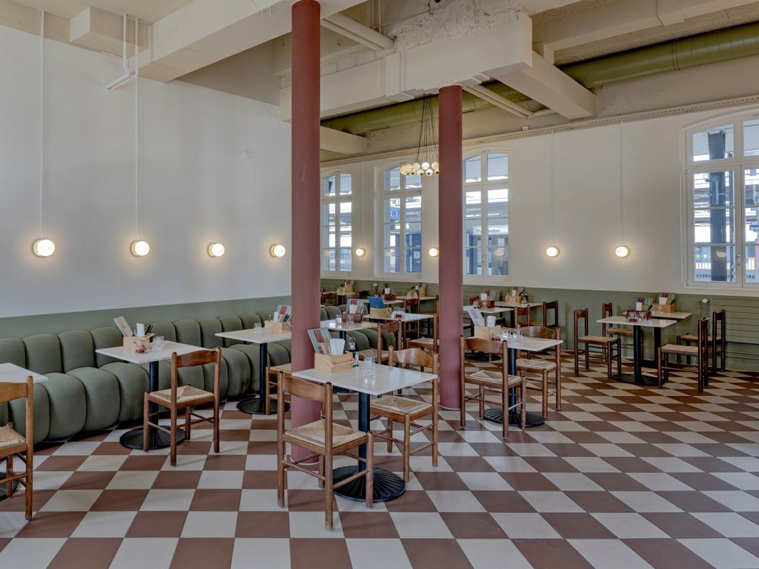 293m² restaurant, photo 4 of 4
