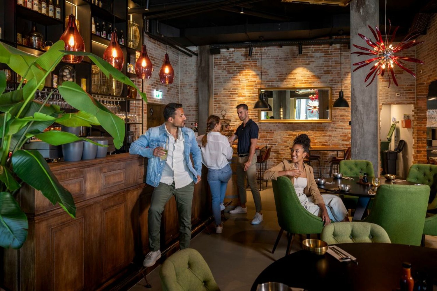 293m² restaurant, photo 3 of 4