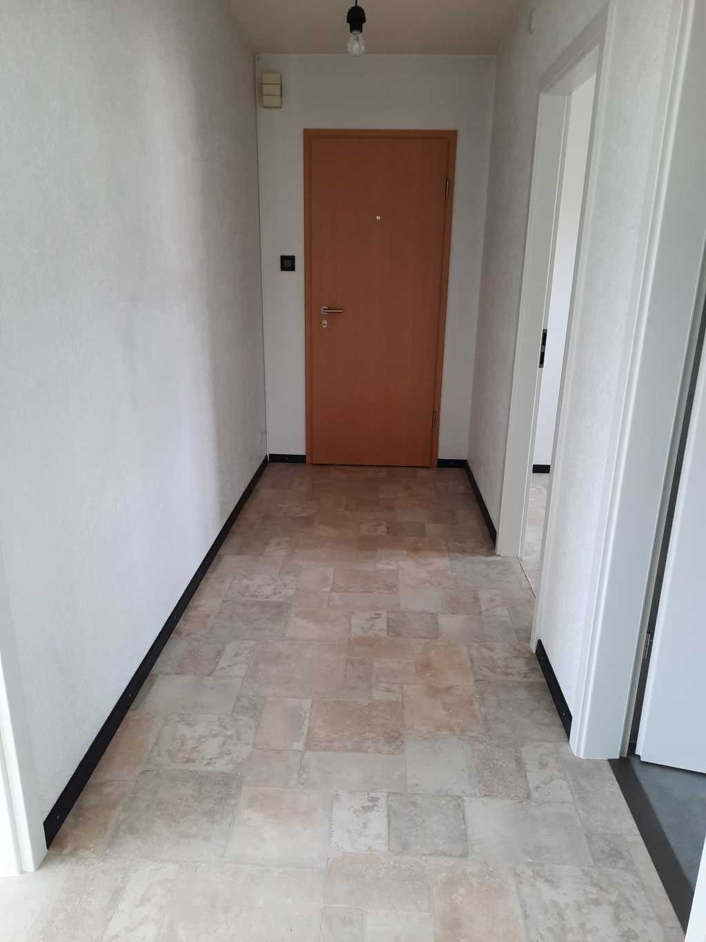 2 ½ room apartment
46m2 2.5 room apartment, bright with a beautiful landscape view on three sides.
On the 2nd floor.
The accommodation includes: 1 balcony, 1 entrance hallway, 1 fitted eat-in kitchen, 1 living room with balcony (no overlooking neighbors), 1 bedroom and 1 shower room/WC. Available: 1, photo 6 of 7