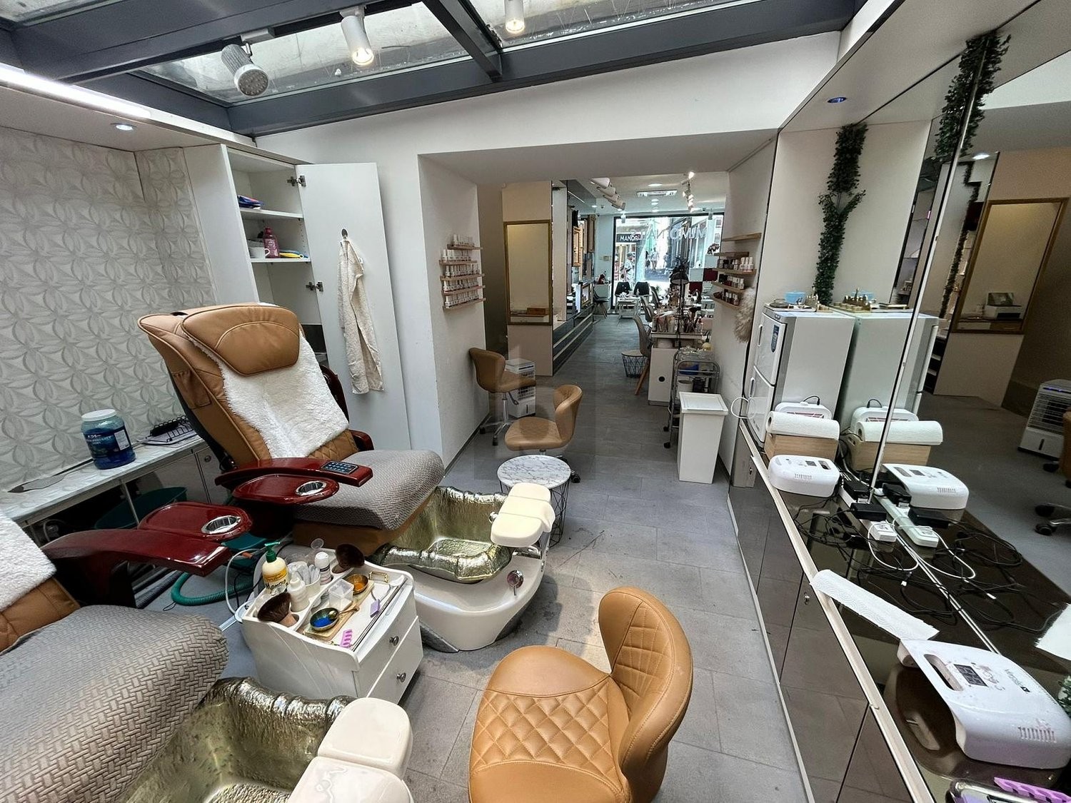 100m² shop, photo 3 of 4