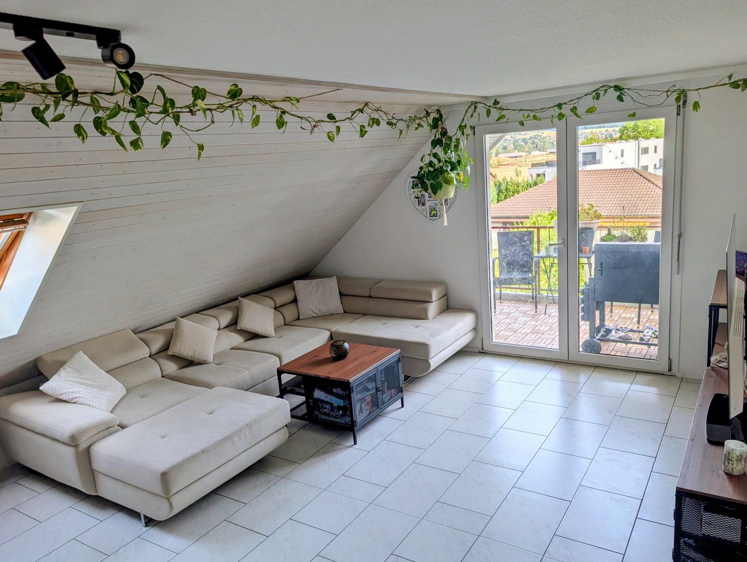 5 rooms apartment