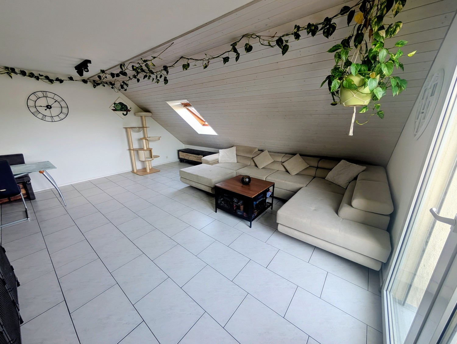 5 rooms apartment