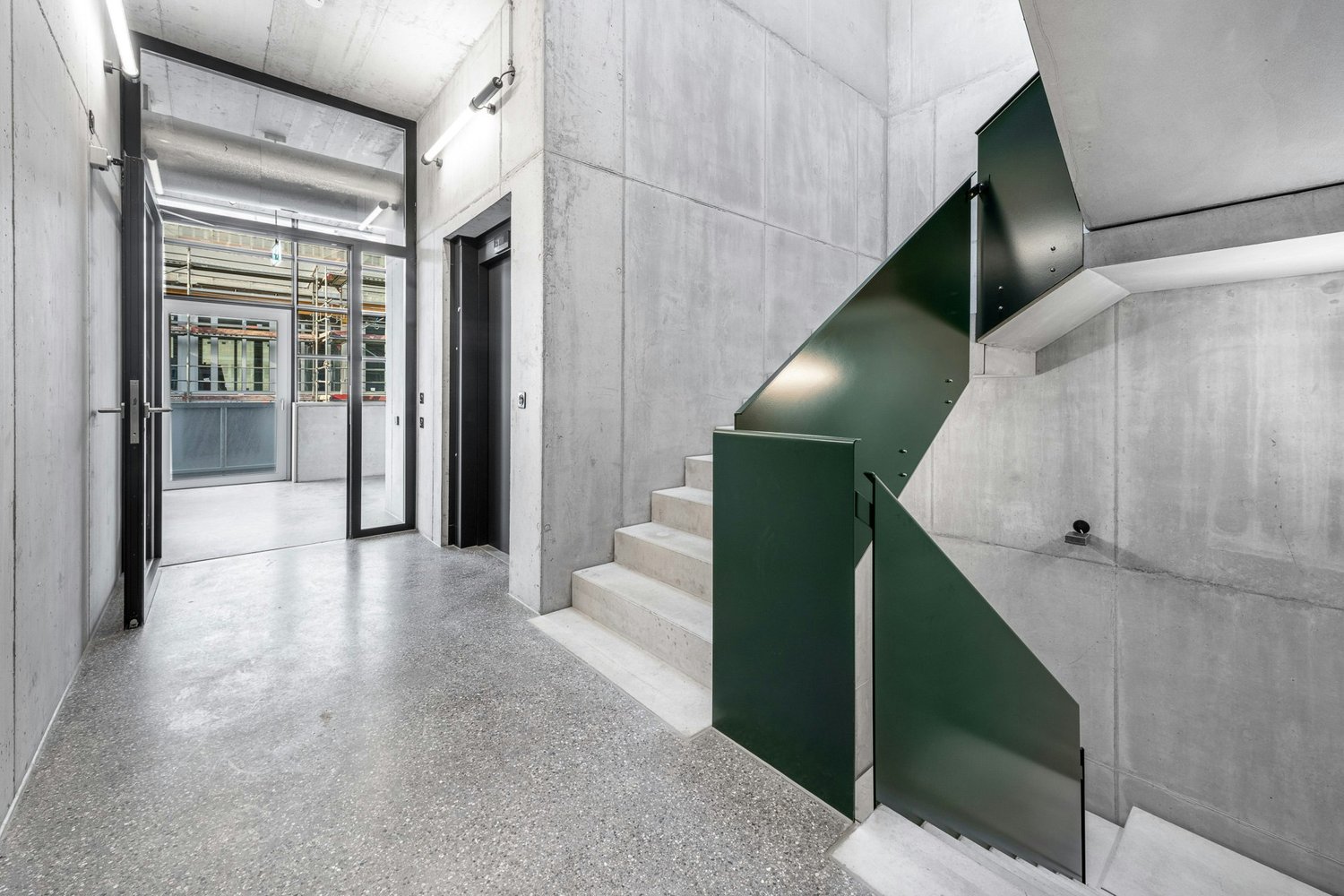 1200m² commercial, photo 1 of 10