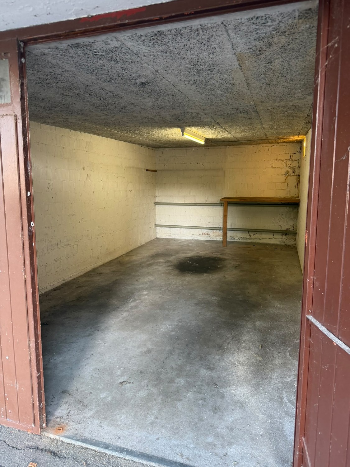 Single garage, photo 1 of 3