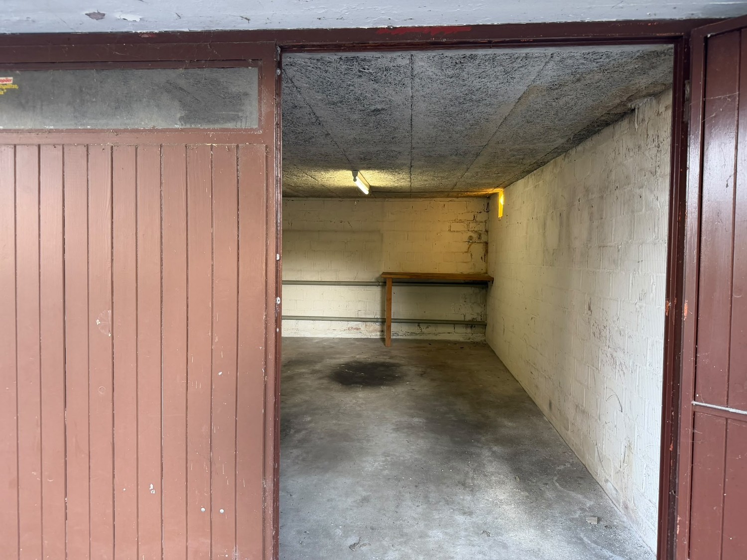 Single garage, photo 2 of 3