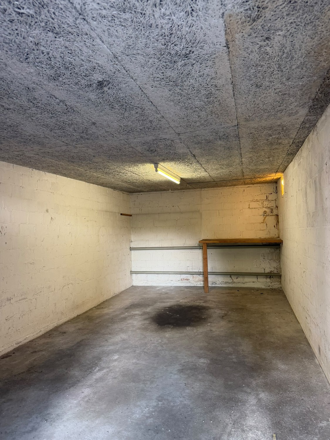 Single garage, photo 3 of 3