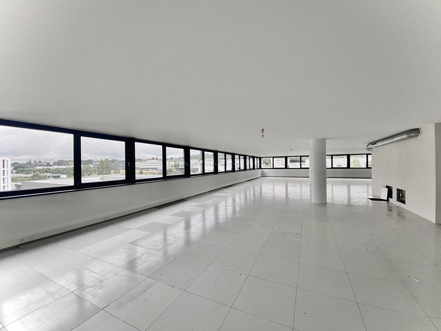 303m² commercial, photo 6 of 6