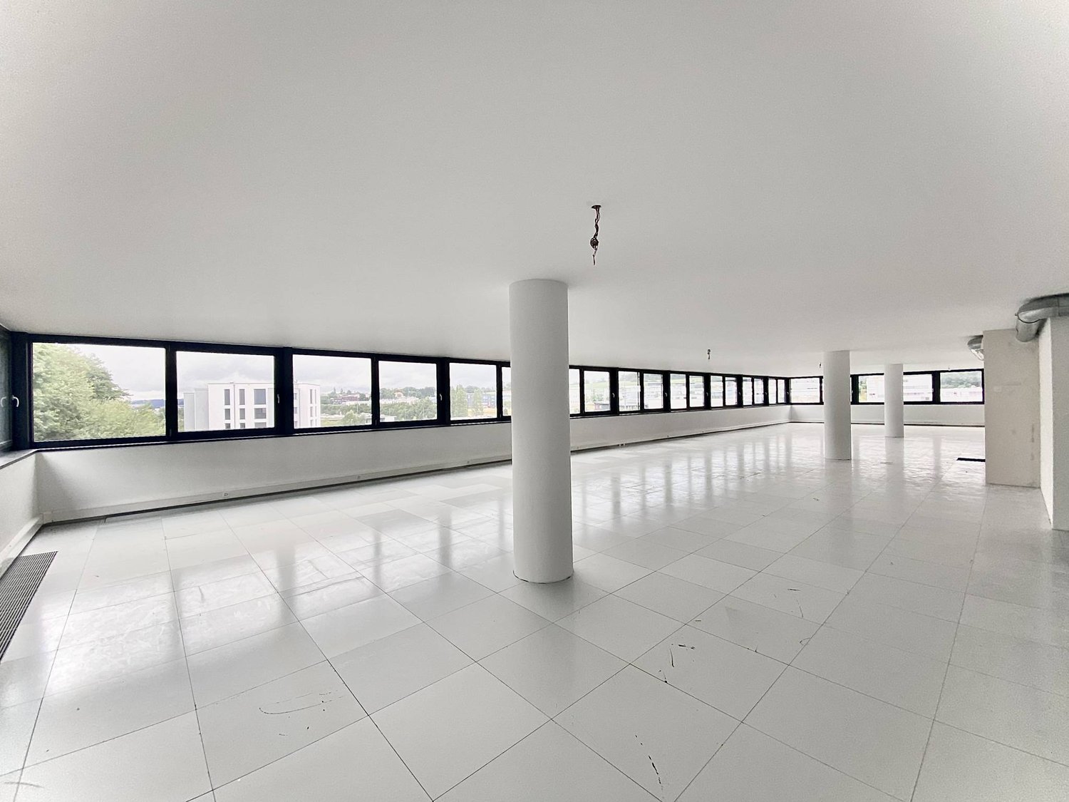 303m² commercial, photo 4 of 6