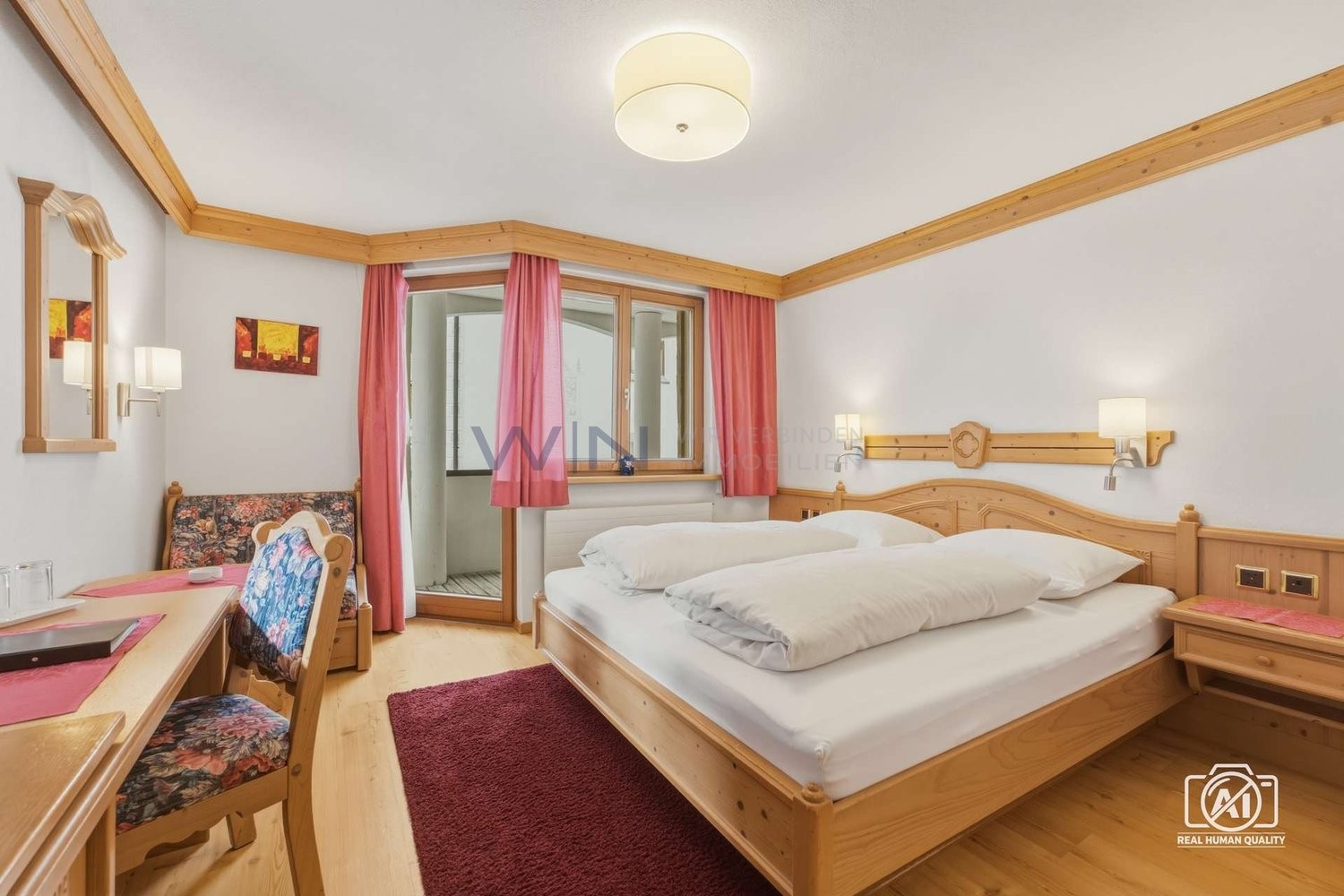 Investissement alpin avec charme et potentiel polyvalent
WE-FACTS
- accès direct aux pistes de ski, vue sur la montagne, proche du centre
- 11 chambres d'hôtes, gastronomie spacieuse, appartement privé de 3,5 pièces, espace bien-être
- sauna et jacuzzi, 29 places de parking, terrasse ensoleillée, c
