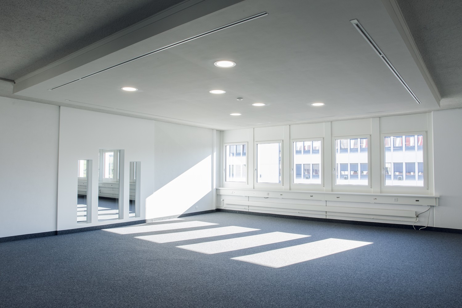 485m² office