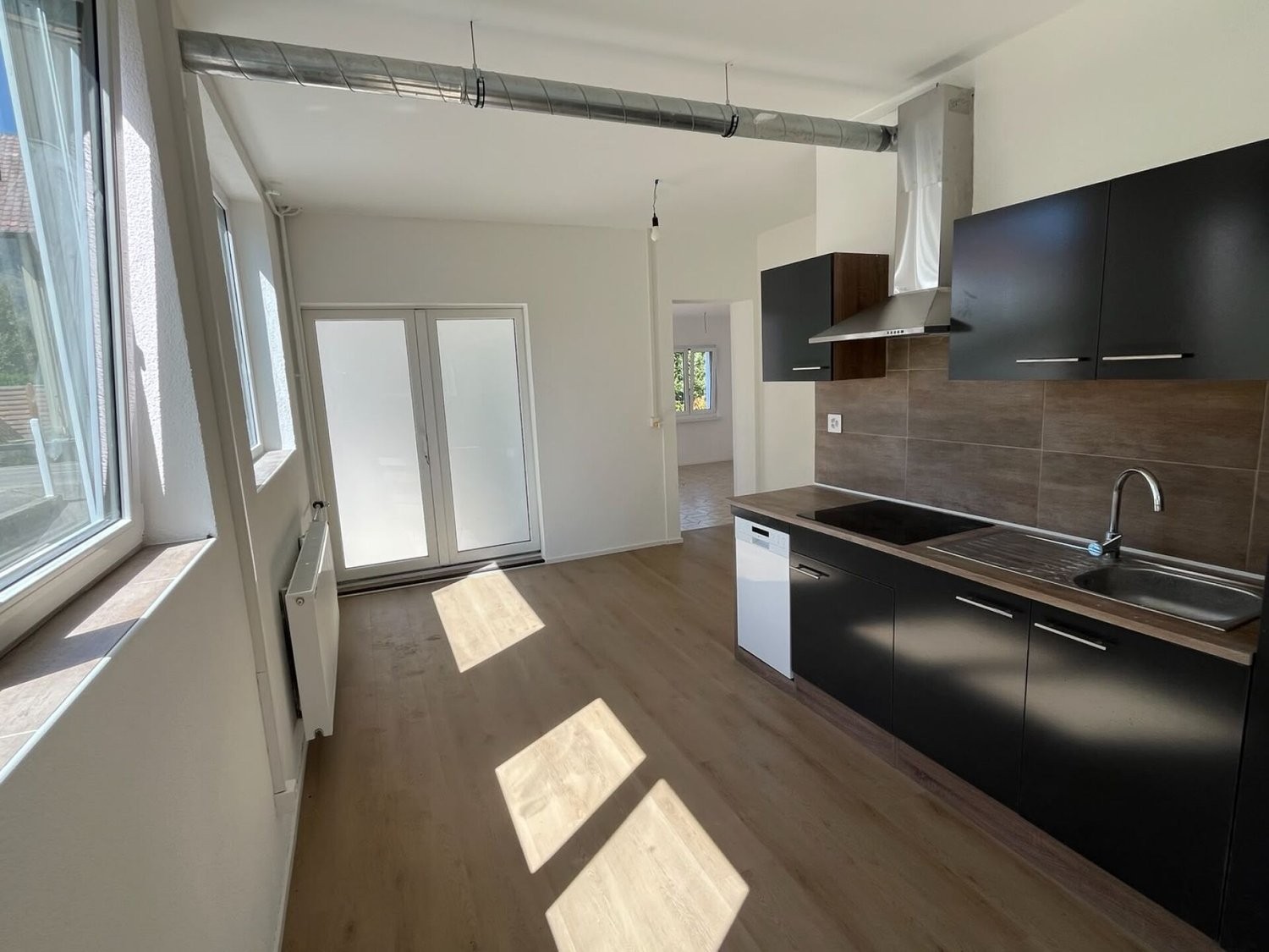 80m² shop