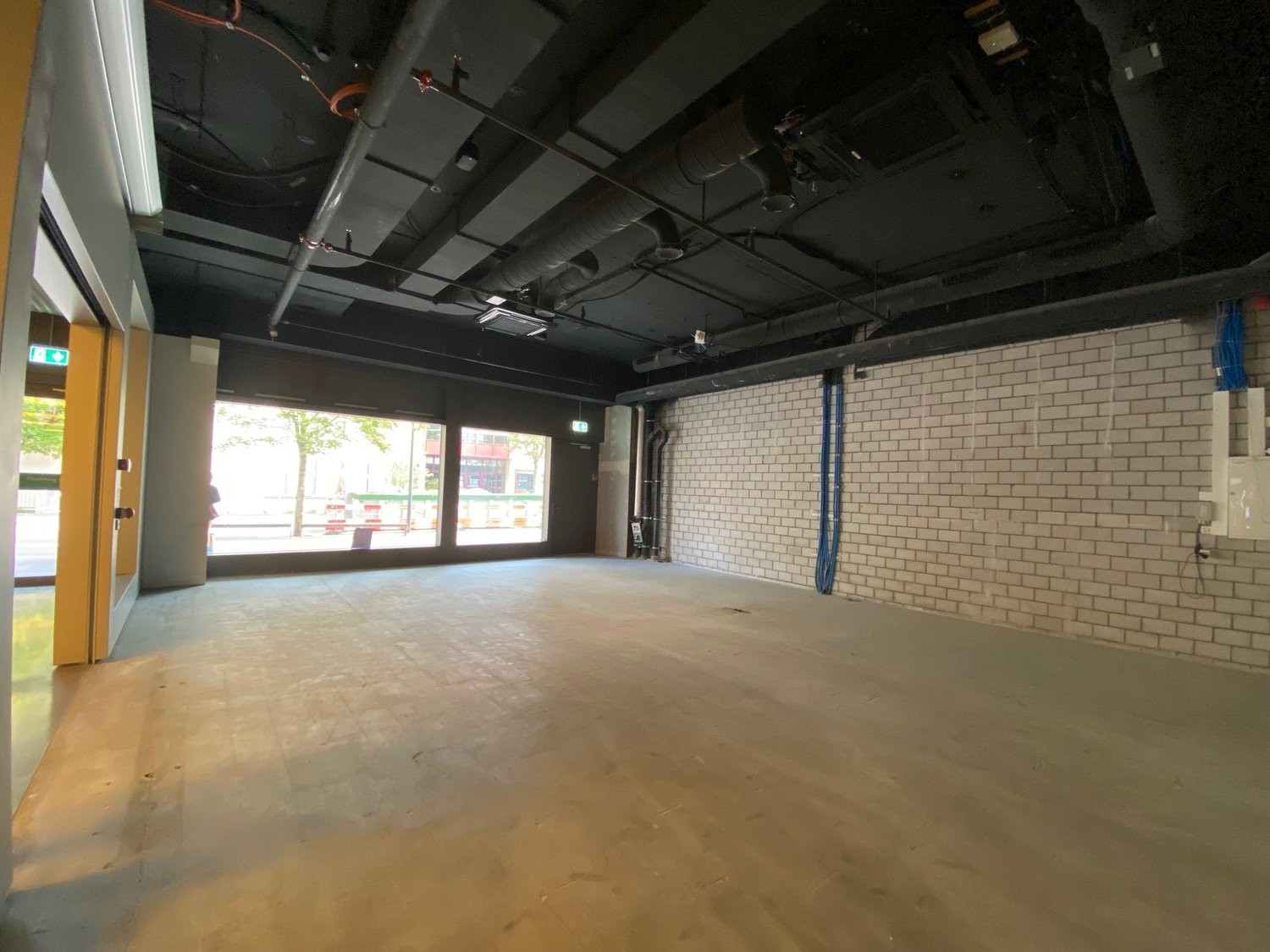 81m² shop, photo 3 of 5