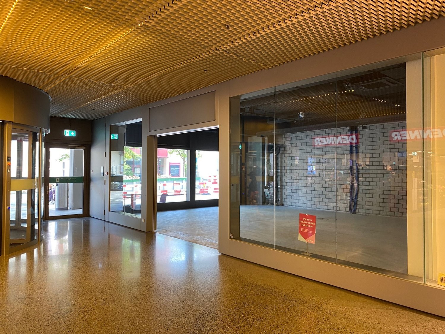 81m² shop, photo 1 of 5