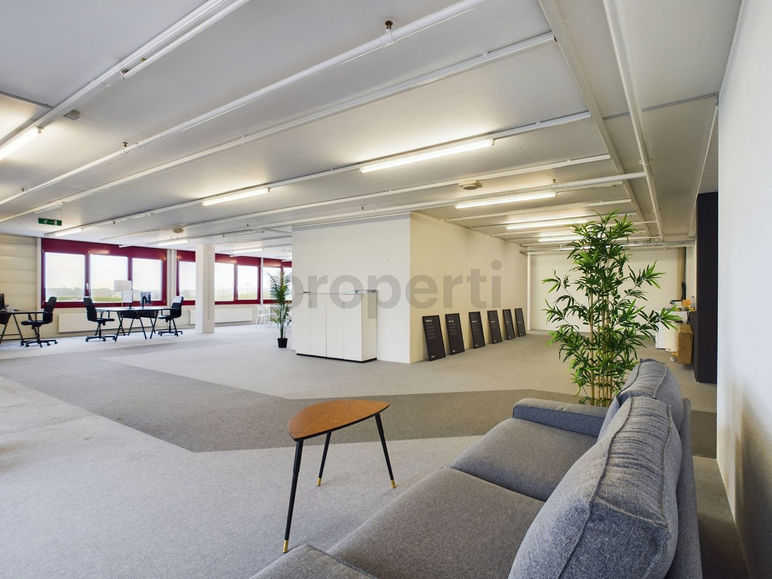 250m² office