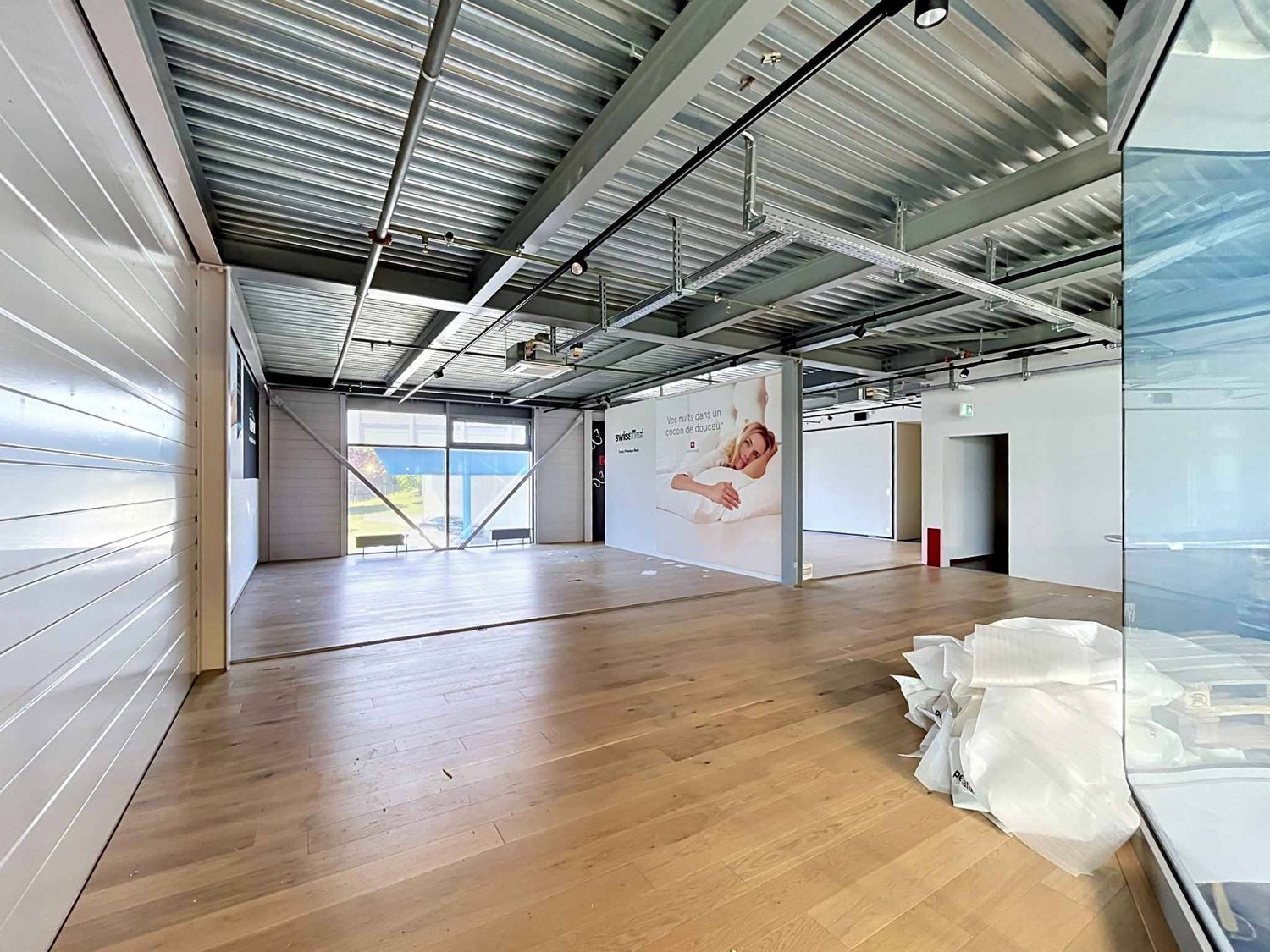 765m² commercial, photo 1 of 10