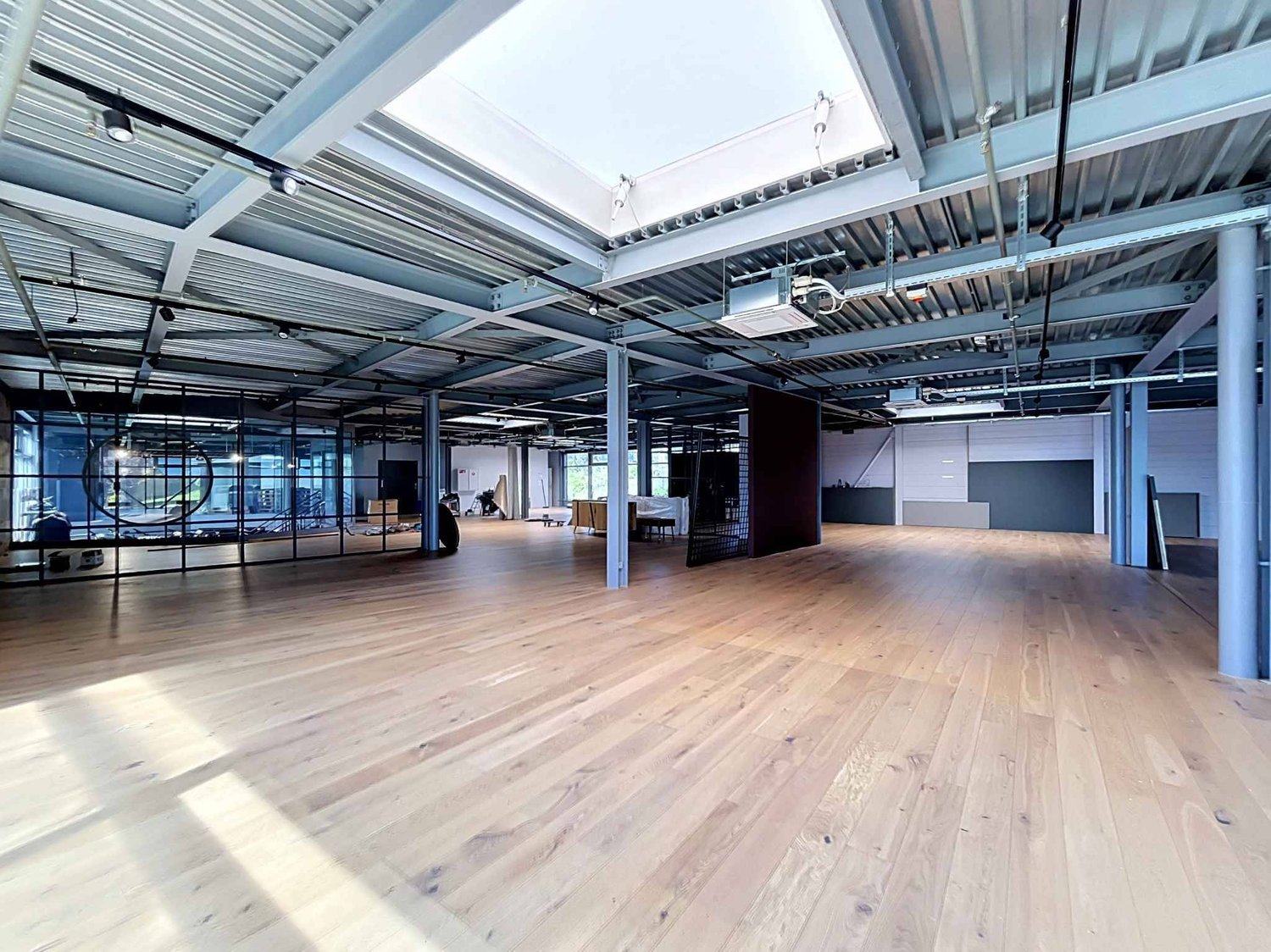 765m² commercial, photo 2 of 10