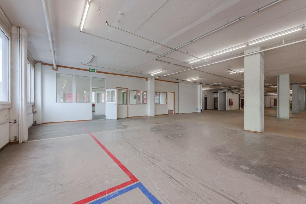 770m² storage room