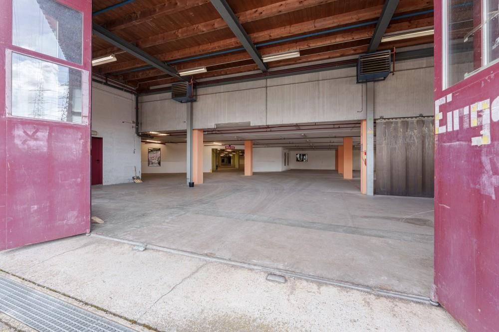 770m² storage room