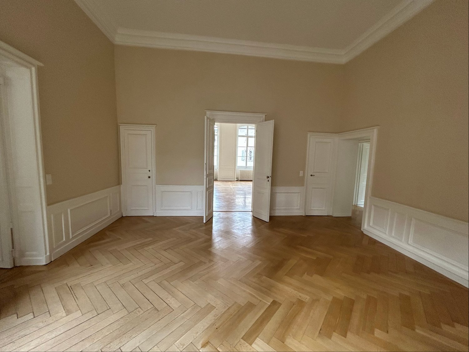 370m² office, photo 4 of 10