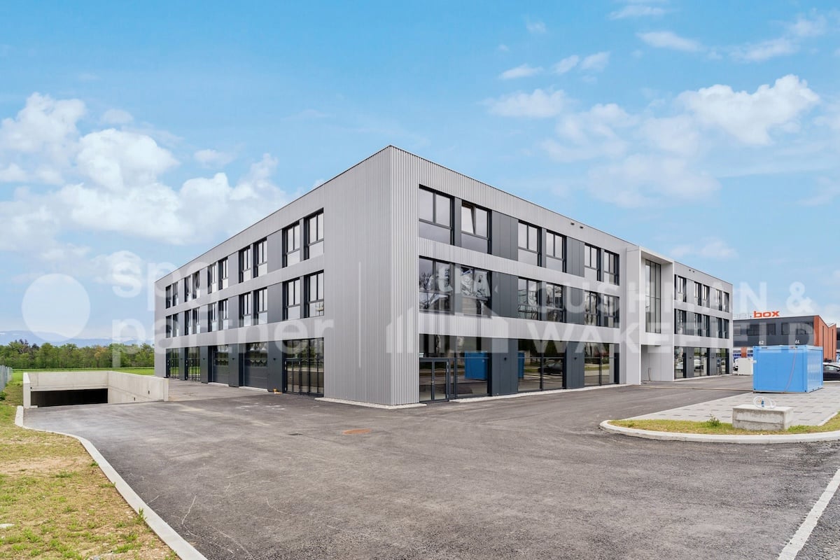 300m² commercial, photo 1 of 10