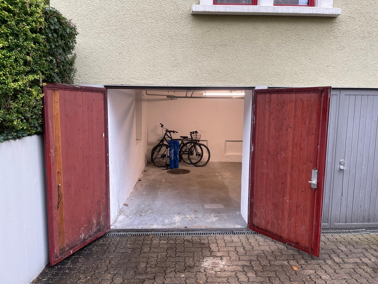 Single garage, photo 1 of 5