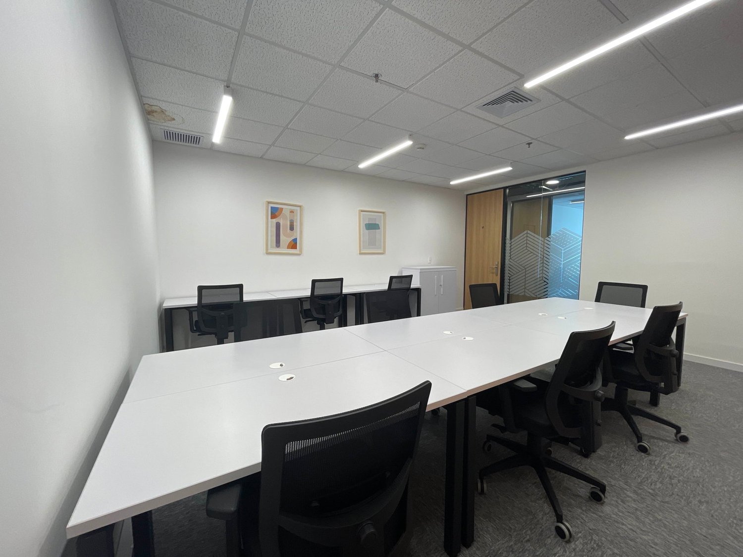 300m² office
