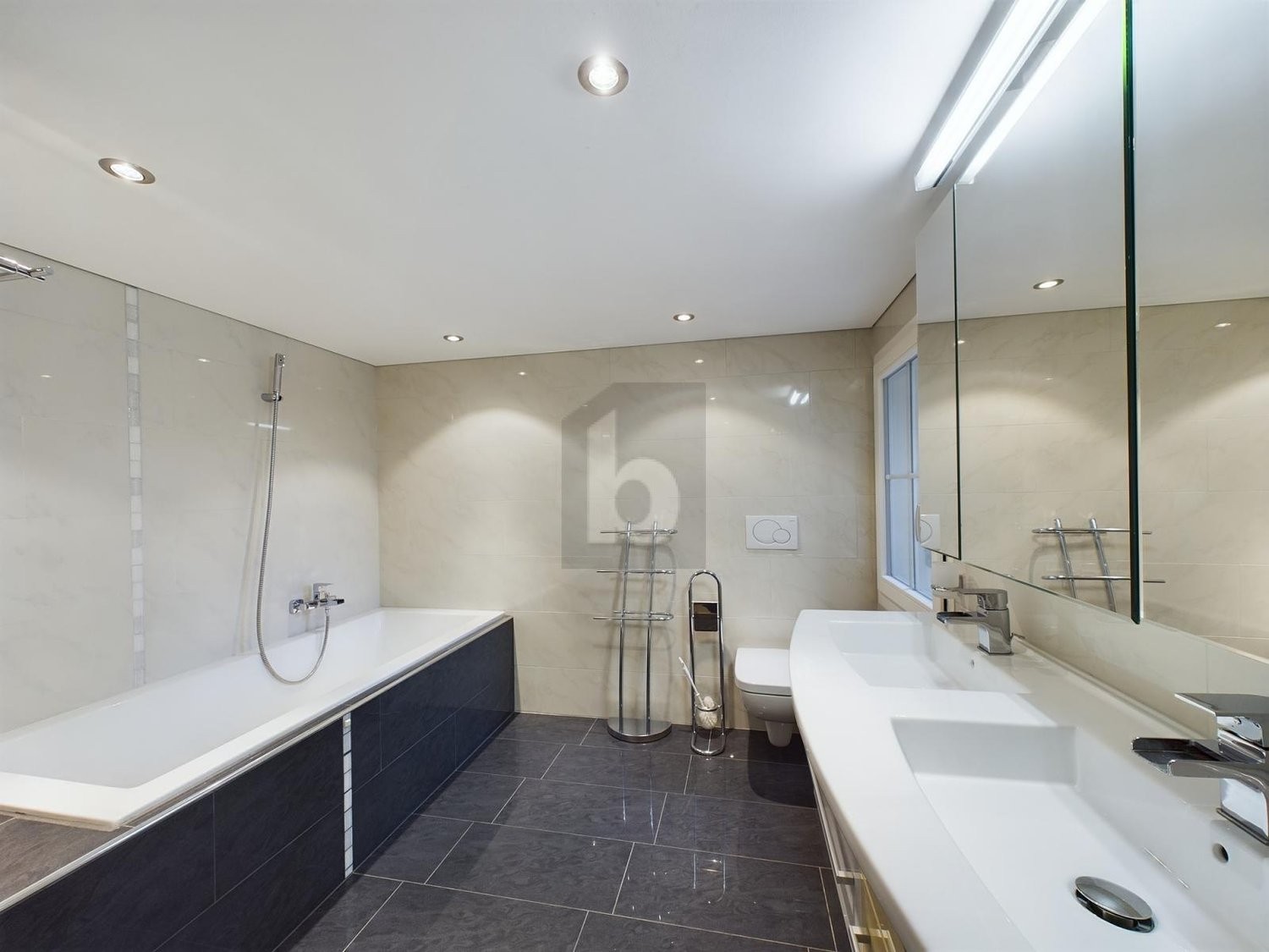 7 rooms row house, photo 3 of 4