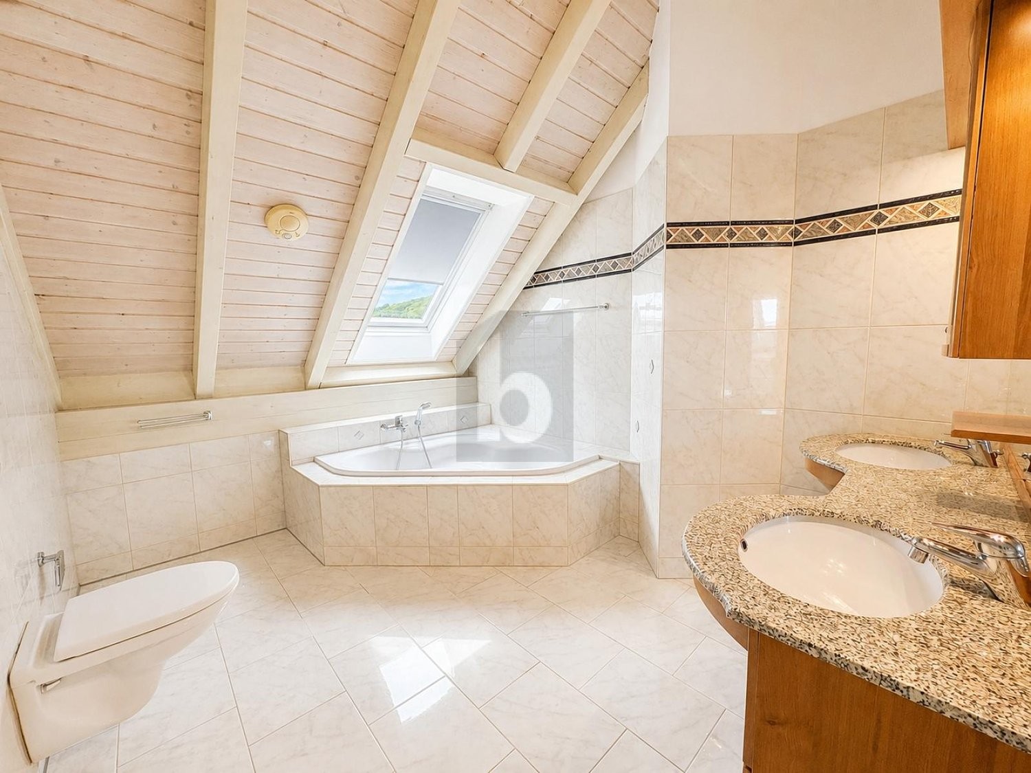 5 rooms duplex, photo 3 of 4