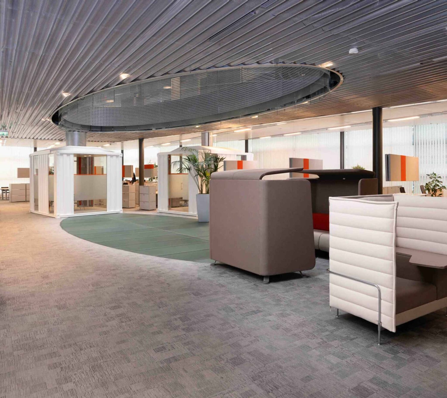 6904m² office